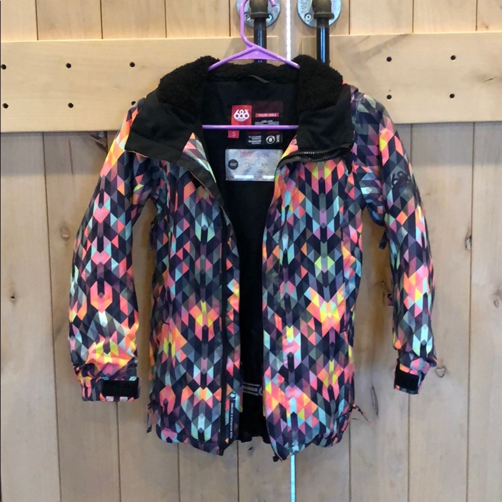 686 youth girls snowboard/ski jacket! Small.